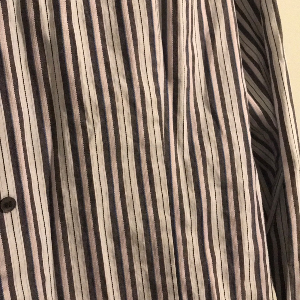 Collared shirt. - Picture 3 of 3